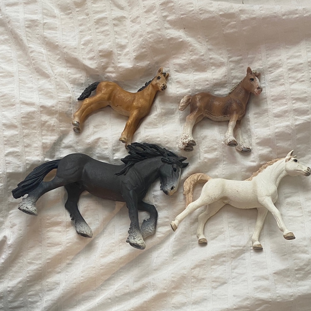 Schleich ultra retired horses set of 4
